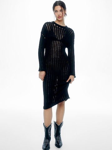 Pull&Bear Knitted dress in Black: front