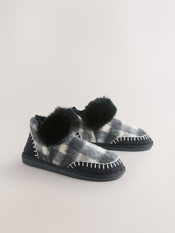 Next Hausschuhe in Schwarz