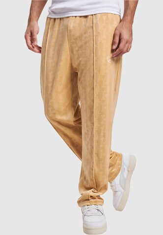 Karl Kani Regular Broek in Beige: voorkant