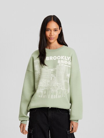 Bershka Sweatshirt in Green: front