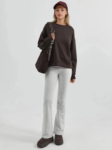 Busem - Sweatshirt em castanho