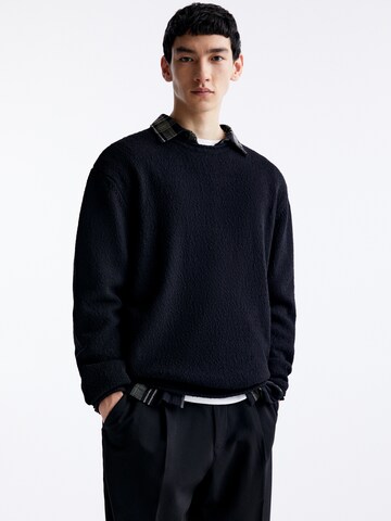 Pull&Bear Sweater in Black: front