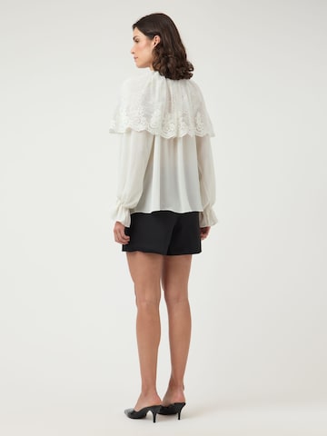Top di YAS in beige