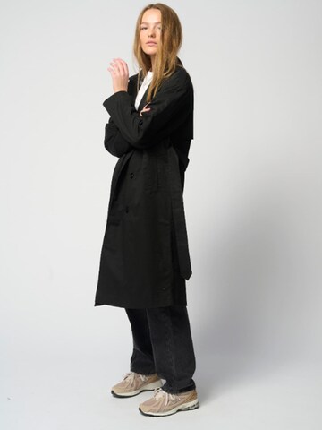 TEESHOPPEN Between-Seasons Coat in Black