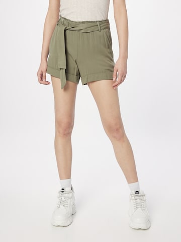 Hailys Regular Shorts 'Lucia' in Grün: predná strana