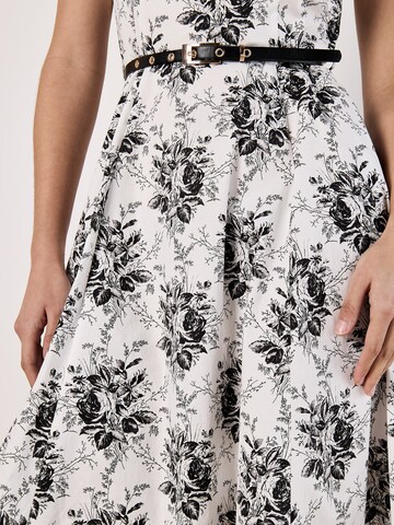 Robe Apricot en blanc