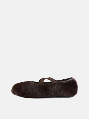 L37 HANDMADE SHOES Slipper 'BLACK LOTUS'‌‌‌‌‌ in Braun
