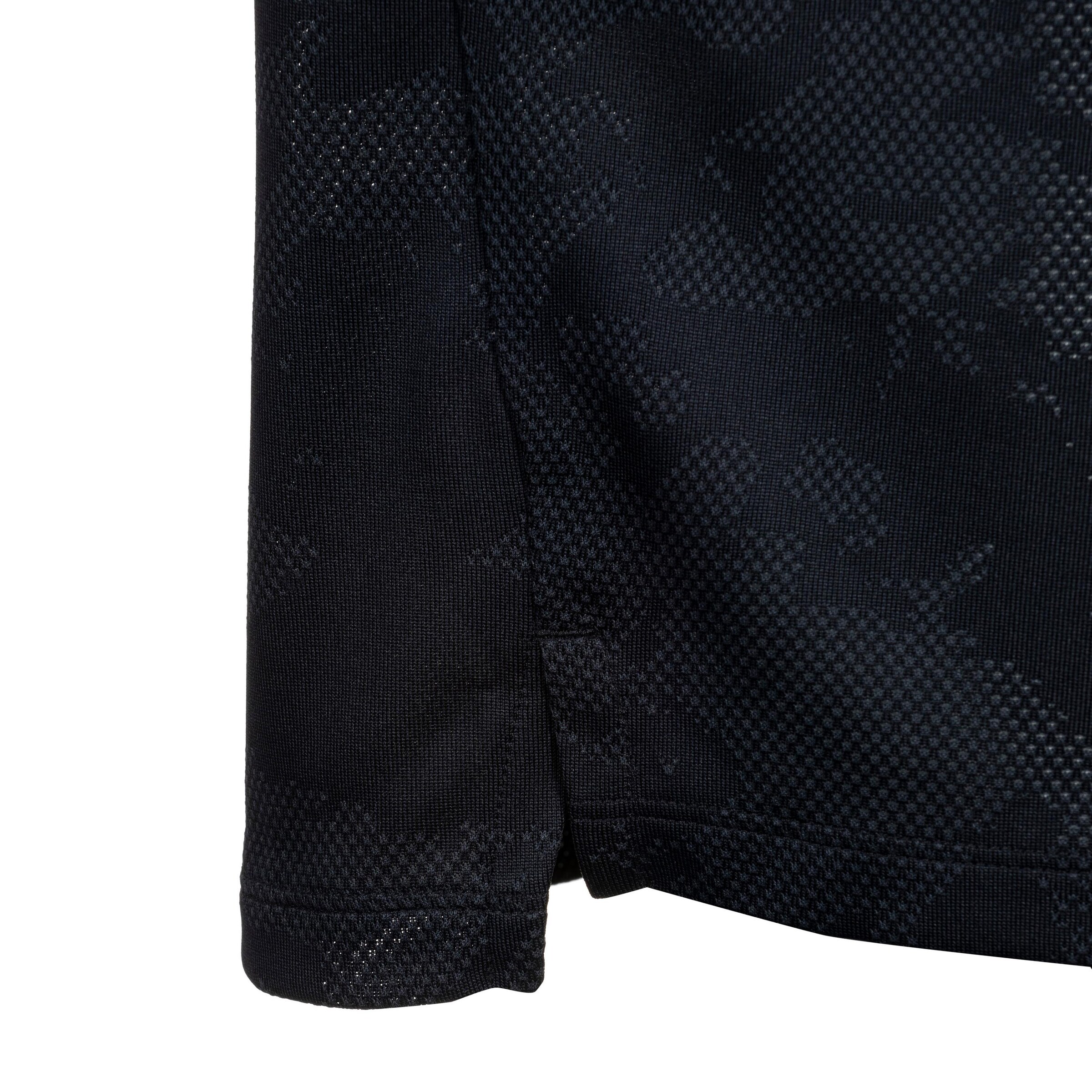 UNDER ARMOUR Performance Shirt in Black