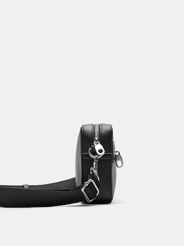 Pull&Bear Torba za čez ramo | črna barva
