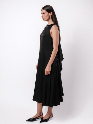 IORGONI - Vestido 'La Fontaine Dress' en negro