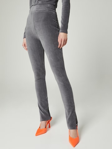 évasé Pantalon 'Aliya' VIERVIER en gris : devant