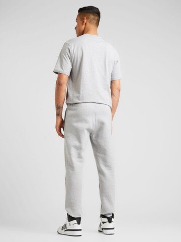 Effilé Pantalon 'Trefoil Essentials' ADIDAS ORIGINALS en gris