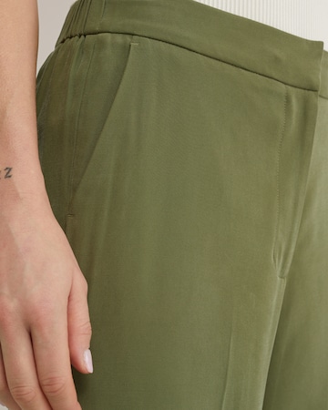 WE Fashion - Perna larga Calças em verde