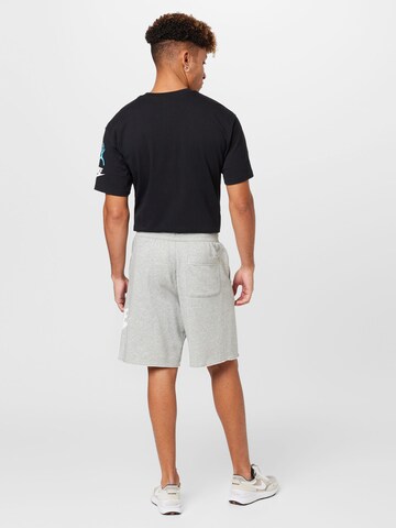 Nike Sportswear Loosefit Shorts 'Club Alumni' in Grau