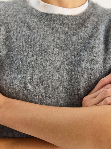 Pullover di Bianco Lucci in grigio