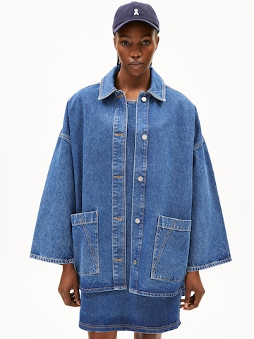 Veste mi-saison ARMEDANGELS en bleu : devant