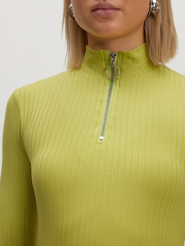 EDITED - Camiseta 'Svetlana' en verde