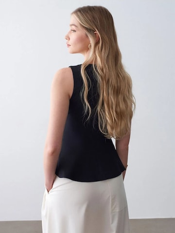 Dilvin Top in Black