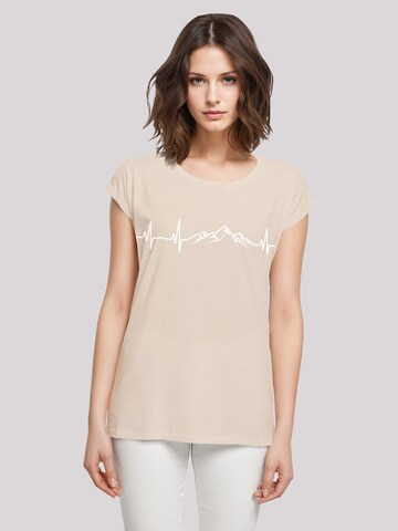 F4NT4STIC T-Shirt 'Mountain Heartbeat' in Beige: Vorderseite