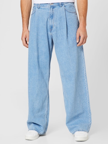 WEEKDAY Pleat-front jeans 'Universe' in Blue: front