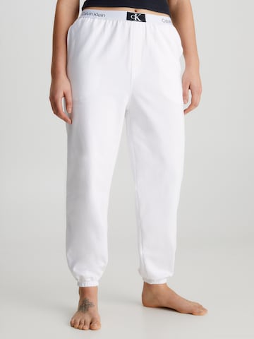Calvin Klein UnderwearTapered Hlače s naborima - bijela boja: prednji dio
