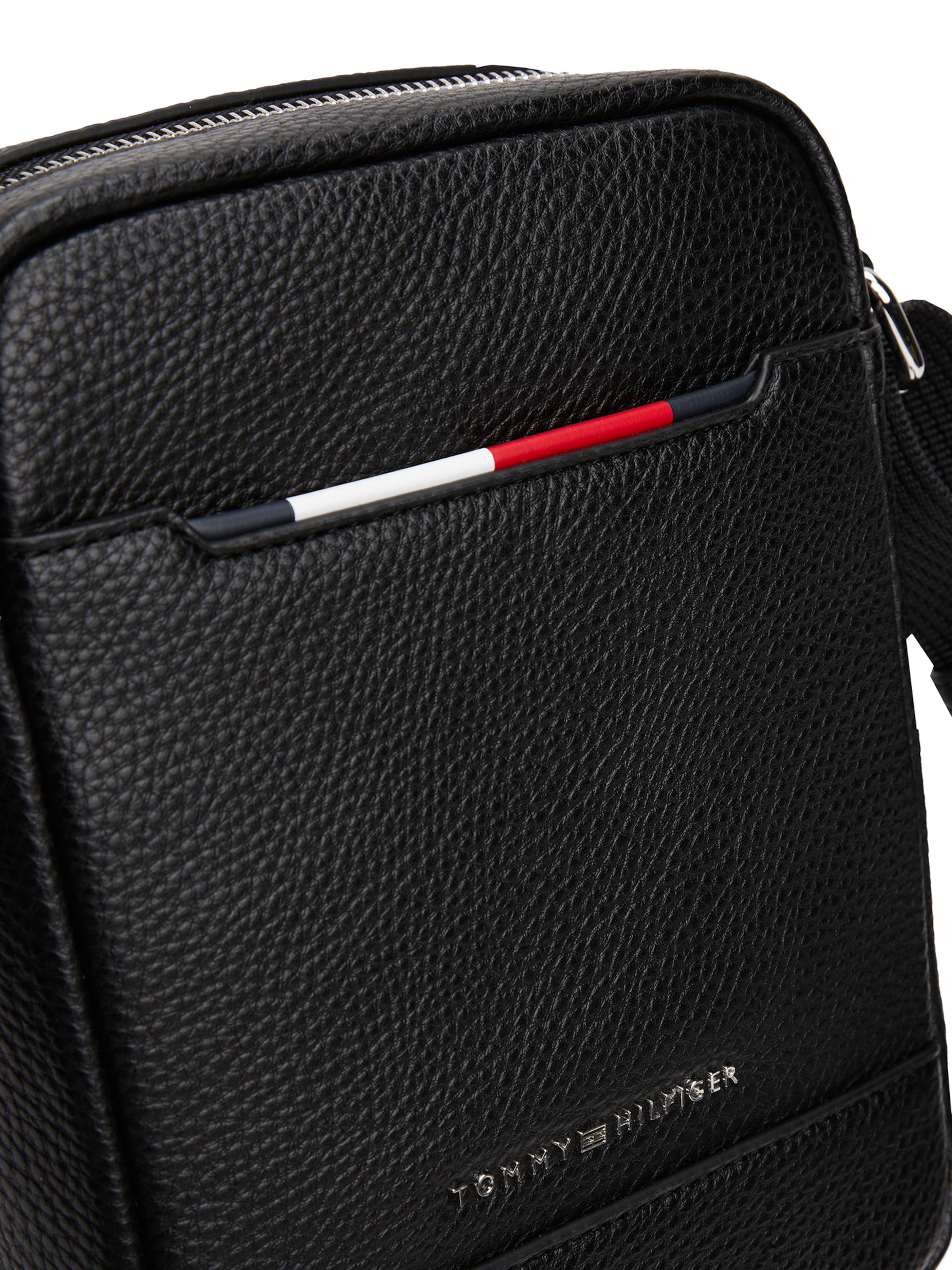 TOMMY HILFIGER Τσάντα ώμου σε μαύρο