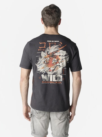 Tricou de la KOROSHI pe negru: față