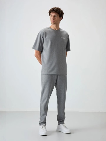 Tommy Life - Fato de desporto em cinzento