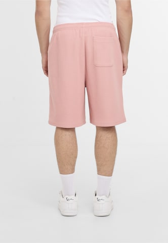Karl Kani Regular Shorts in Pink
