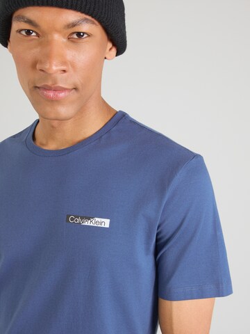 Calvin Klein Bluser & t-shirts i blå