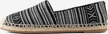 Minnetonka Espadrilky - Čierna: predná strana