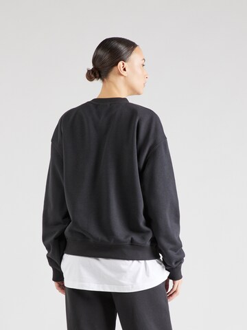 new balanceSweater majica 'Essentials' - crna boja