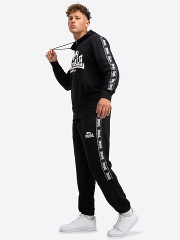 LONSDALE Конический (Tapered) Спортивные штаны 'Grutness' в Черный