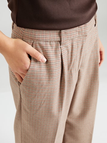 ESPRIT - Perna larga Calças em castanho