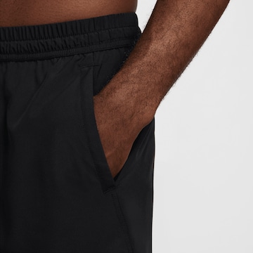 NIKE Regular Sportshorts in Schwarz