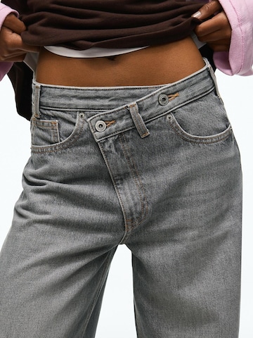 Bershka Wide leg Jeans i grå