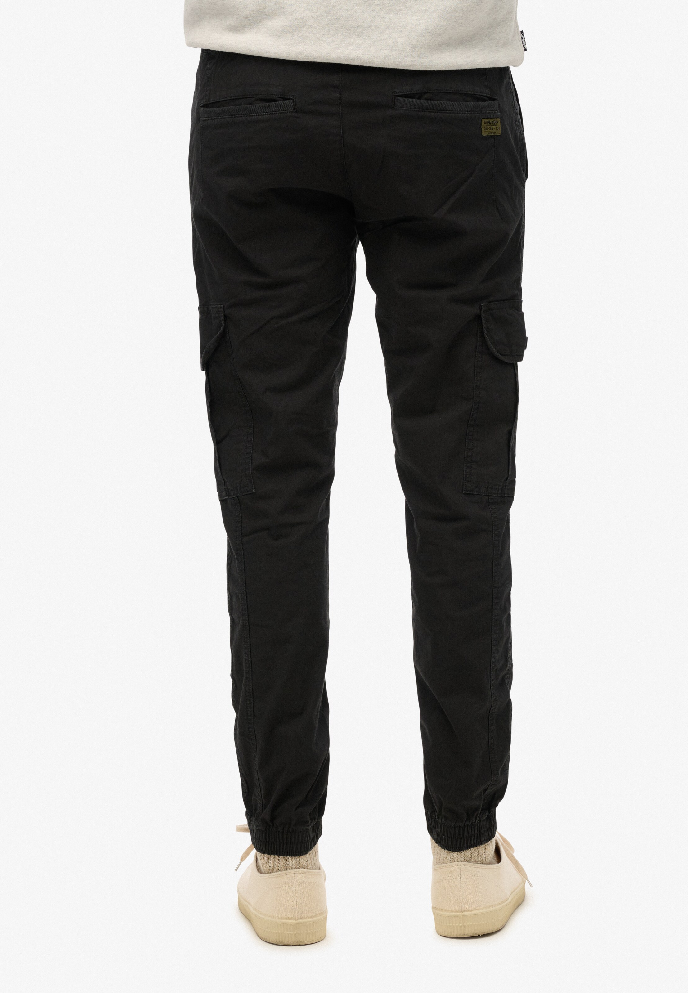 Effilé Pantalon cargo 'Para' Superdry en noir