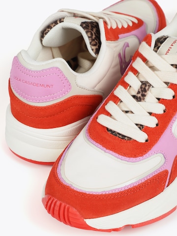 Baskets basses Lola Casademunt en rouge