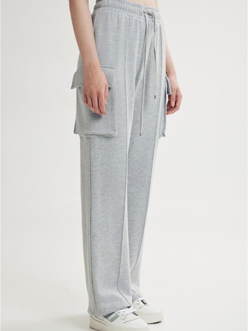 4TAILORS Loosefit Cargo nadrágok 'Flow' - szürke