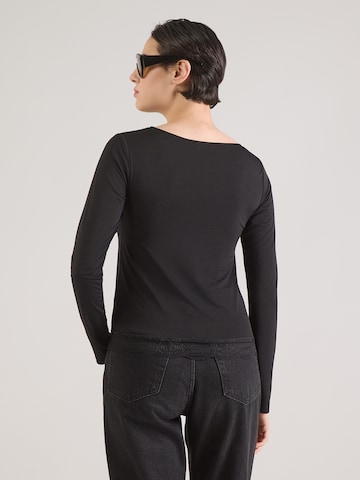 juoda ABOUT YOU Marškinėliai 'Aylin'