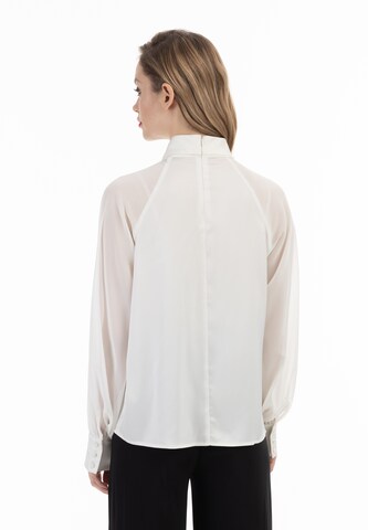 Camicia da donna di faina in bianco