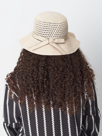 C&City Hut‌‌ in Beige