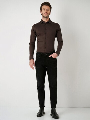 Coupe slim Chemise business DESOTO en marron