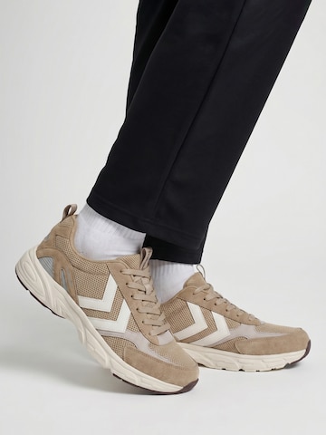 Hummel Sneaker in Braun: Vorderseite