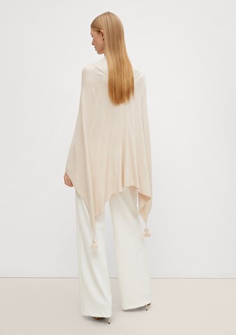 COMMA Cape in Beige: back