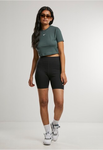 Nike Sportswear T-Shirt 'Essential' in Grün