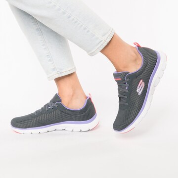 Baskets basses SKECHERS en gris