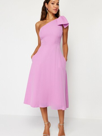 Robe de cocktail Trendyol en rose