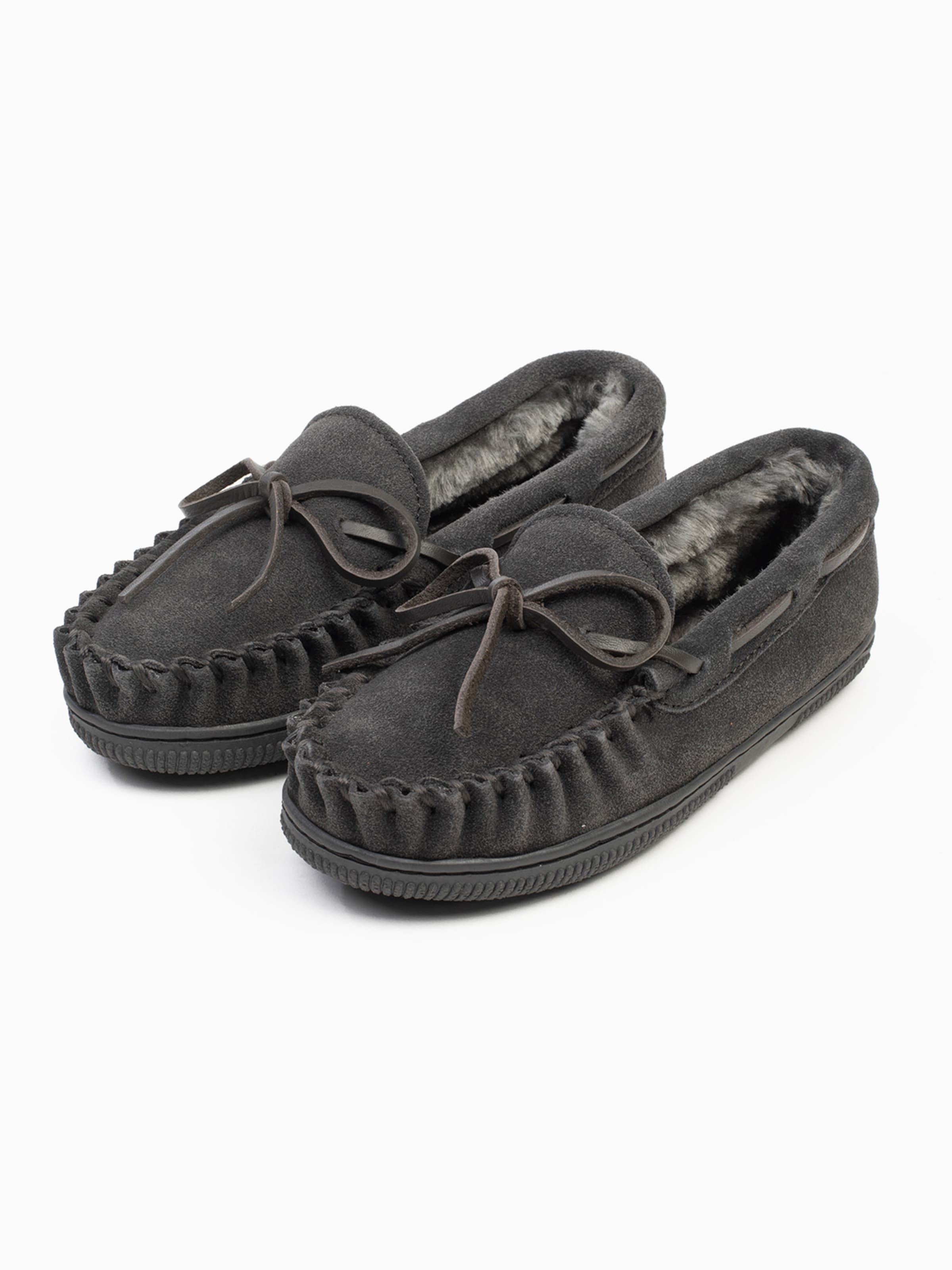 Chaussure basse 'Pile' Minnetonka en gris