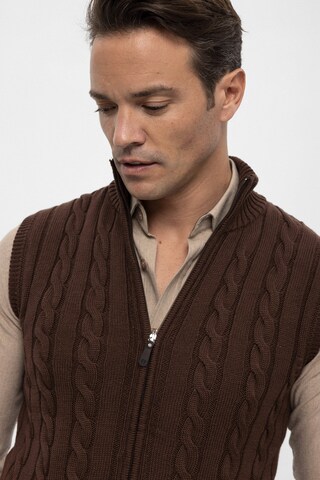 Felix Hardy Vest in Brown